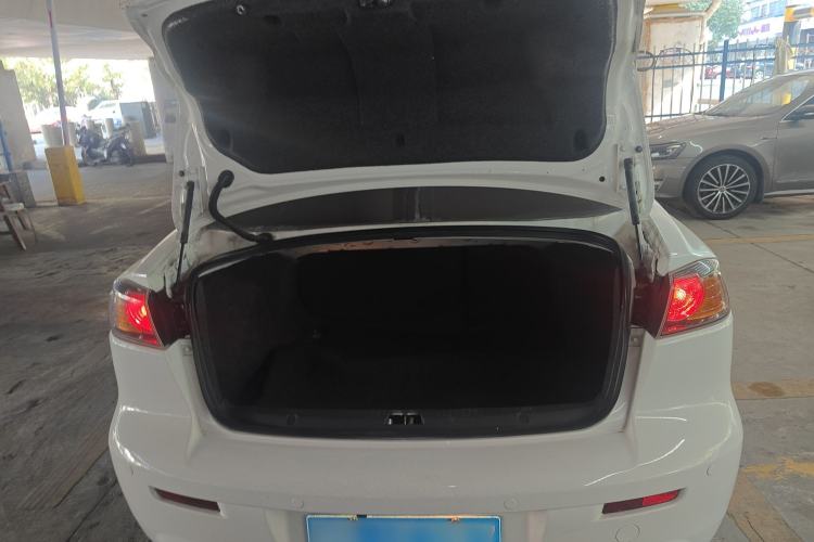 Used Mitsubishi Lancer EX 2015 1.8L CVT ZhiShang Edition China IV Standard Trunk