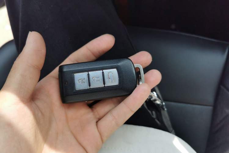 Used Mitsubishi Lancer EX 2015 1.8L CVT ZhiShang Edition China IV Standard Vehicle Key