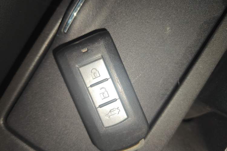 Used Mitsubishi Lancer EX 2015 1.8L CVT ZhiShang Edition China IV Standard Vehicle Key
