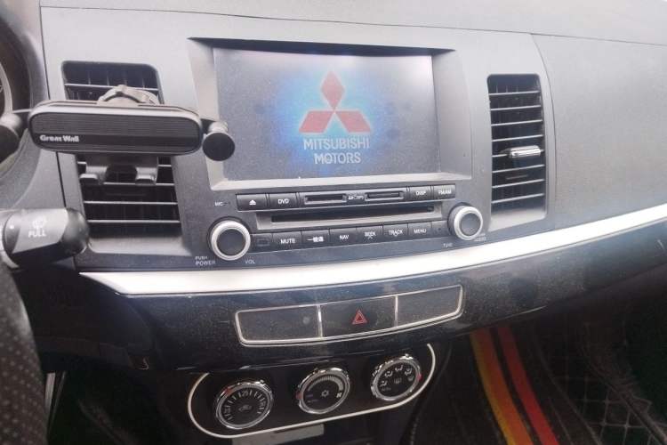 Used Mitsubishi Lancer EX 2016 1.8L CVT Black-and-White Retro Edition Audio And AC Panel