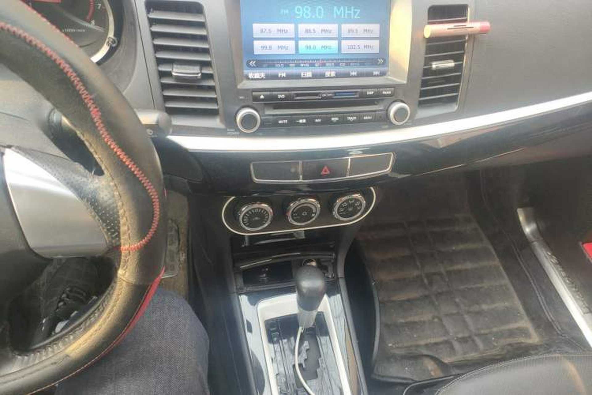 Used Mitsubishi Lancer EX 2016 1.8L CVT Black-and-White Retro Edition Audio And AC Panel