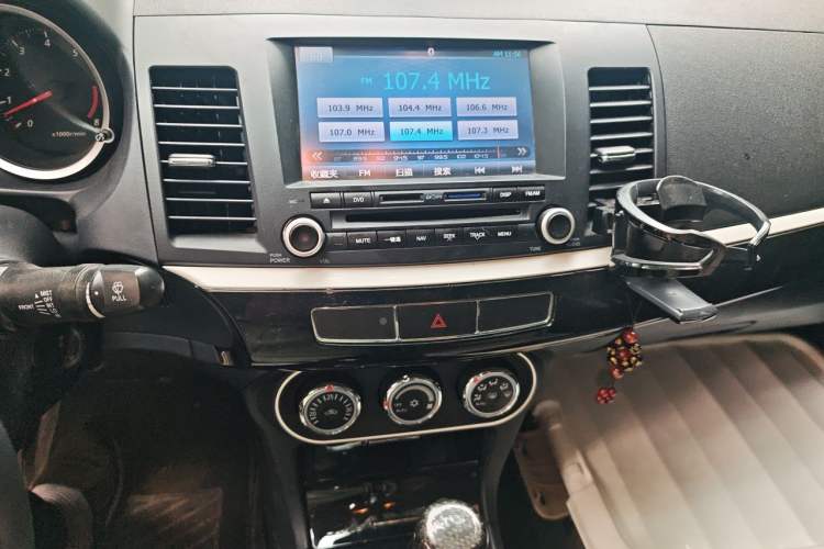 Used Mitsubishi Lancer EX 2016 1.8L Manual Black-and-White Retro Edition Audio And AC Panel