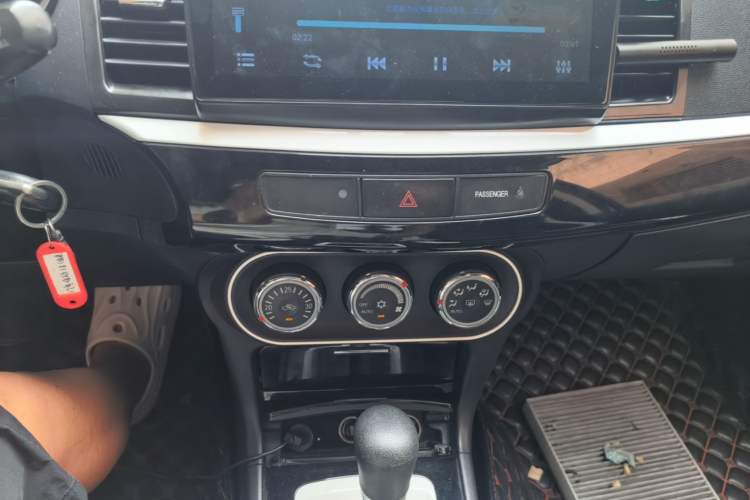 Used Mitsubishi Lancer EX 2016 1.8L CVT Black-and-White Retro Edition Audio And AC Panel