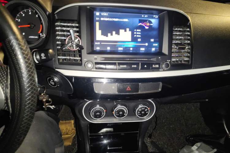 Used Mitsubishi Lancer EX 2016 1.8L Manual Black-and-White Retro Edition Audio And AC Panel