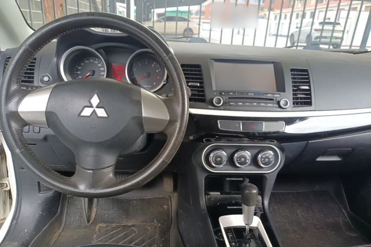 Used Mitsubishi Lancer EX 2016 1.8L CVT Black-and-White Retro Edition Center Console