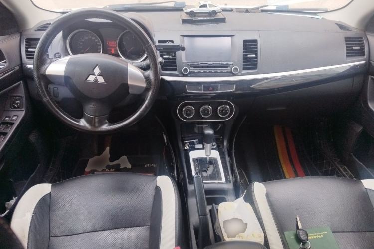 Used Mitsubishi Lancer EX 2016 1.8L CVT Black-and-White Retro Edition Center Console