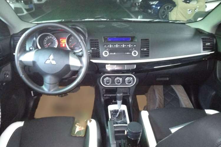 Used Mitsubishi Lancer EX 2016 1.8L CVT Black-and-White Retro Edition Center Console