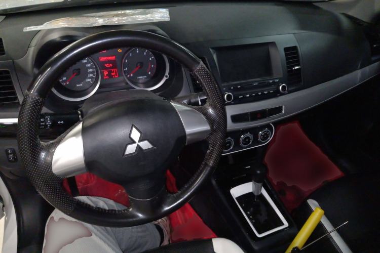 Used Mitsubishi Lancer EX 2016 1.8L CVT Black-and-White Retro Edition Center Console