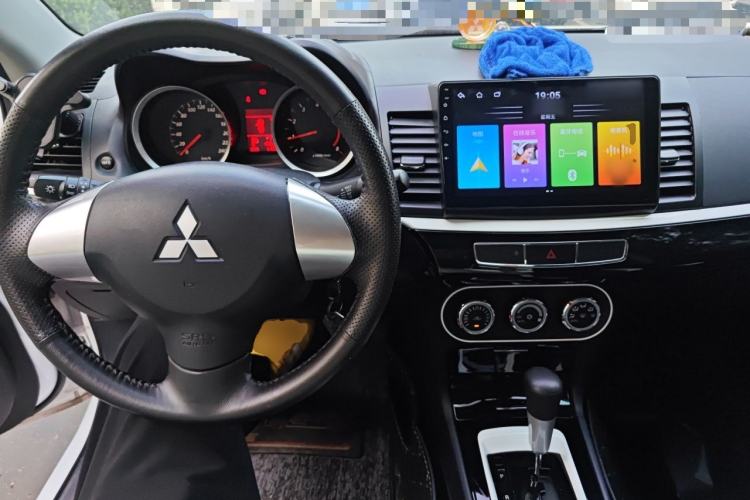 Used Mitsubishi Lancer EX 2016 1.8L CVT Black-and-White Retro Edition Center Console