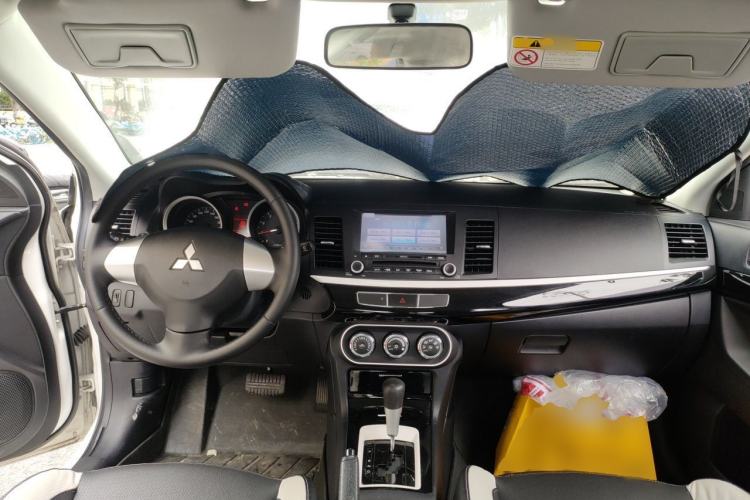 Used Mitsubishi Lancer EX 2016 1.8L CVT Black-and-White Retro Edition Center Console
