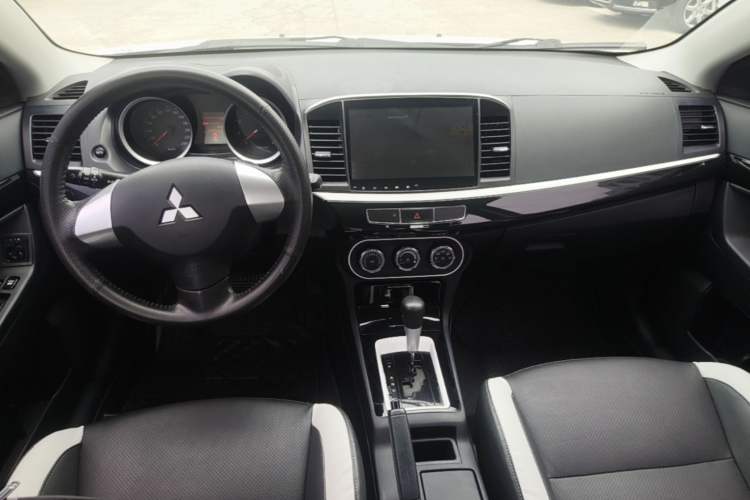 Used Mitsubishi Lancer EX 2016 1.8L CVT Black-and-White Retro Edition Center Console