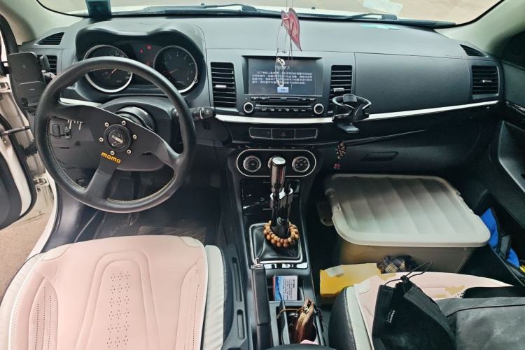 Used Mitsubishi Lancer EX 2016 1.8L Manual Black-and-White Retro Edition Center Console
