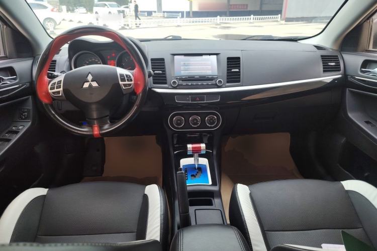 Used Mitsubishi Lancer EX 2016 1.8L CVT Black-and-White Retro Edition Center Console