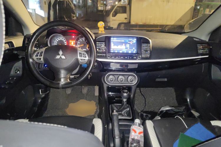 Used Mitsubishi Lancer EX 2016 1.8L Manual Black-and-White Retro Edition Center Console