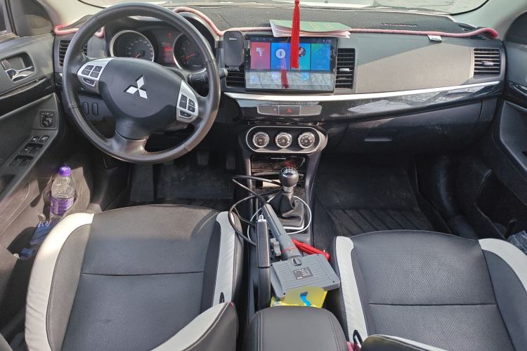 Used Mitsubishi Lancer EX 2016 1.8L Manual Black-and-White Retro Edition Center Console