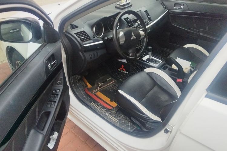 Used Mitsubishi Lancer EX 2016 1.8L CVT Black-and-White Retro Edition Driver Seat