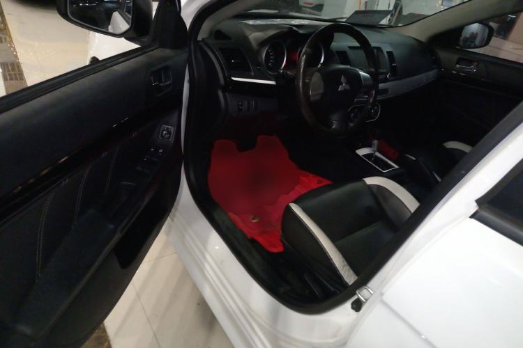 Used Mitsubishi Lancer EX 2016 1.8L CVT Black-and-White Retro Edition Driver Seat