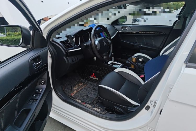 Used Mitsubishi Lancer EX 2016 1.8L CVT Black-and-White Retro Edition Driver Seat
