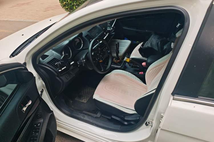 Used Mitsubishi Lancer EX 2016 1.8L Manual Black-and-White Retro Edition Driver Seat
