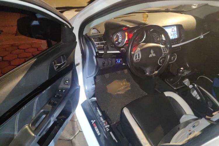 Used Mitsubishi Lancer EX 2016 1.8L Manual Black-and-White Retro Edition Driver Seat