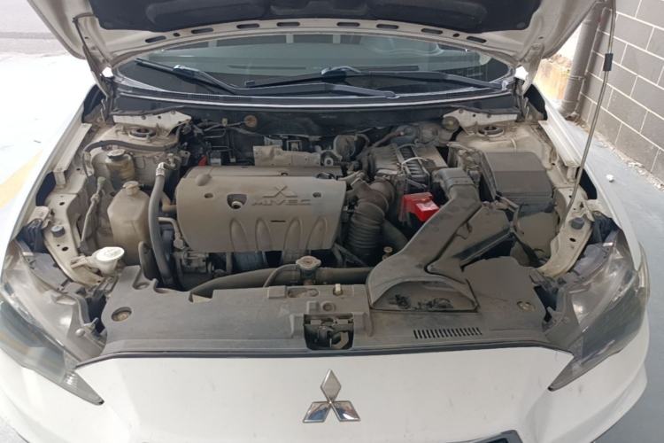 Used Mitsubishi Lancer EX 2016 1.8L CVT Black-and-White Retro Edition Engine Bay