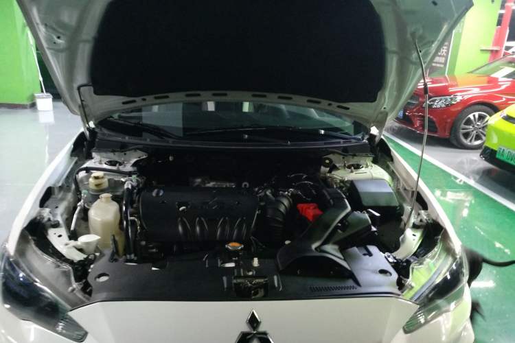 Used Mitsubishi Lancer EX 2016 1.8L CVT Black-and-White Retro Edition Engine Bay