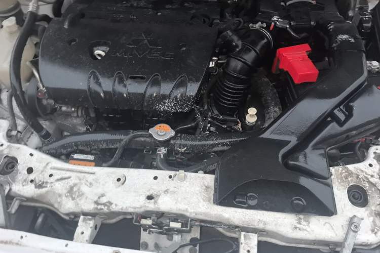 Used Mitsubishi Lancer EX 2016 1.8L CVT Black-and-White Retro Edition Engine Bay