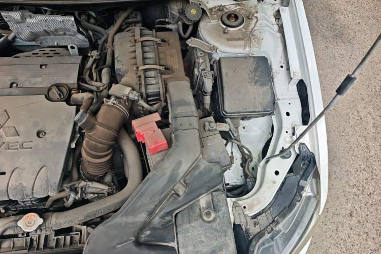 Used Mitsubishi Lancer EX 2016 1.8L Manual Black-and-White Retro Edition Engine Bay Left