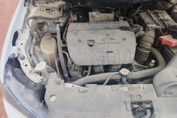 Used Mitsubishi Lancer EX 2016 1.8L CVT Black-and-White Retro Edition Engine Bay Right