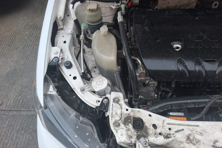 Used Mitsubishi Lancer EX 2016 1.8L CVT Black-and-White Retro Edition Engine Bay Right
