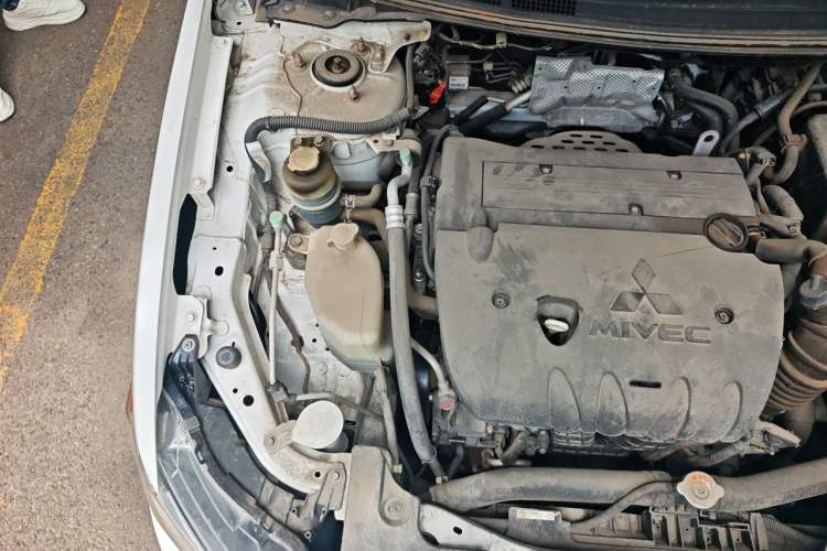Used Mitsubishi Lancer EX 2016 1.8L Manual Black-and-White Retro Edition Engine Bay Right
