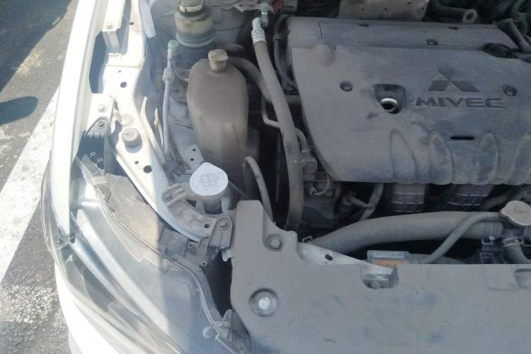 Used Mitsubishi Lancer EX 2016 1.8L CVT Black-and-White Retro Edition Engine Bay Right