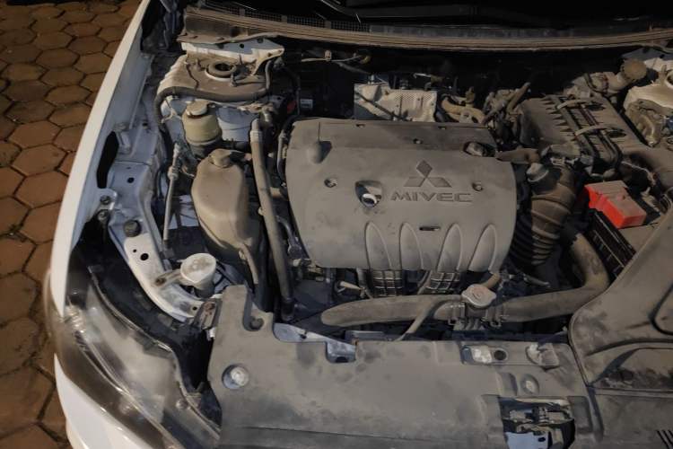 Used Mitsubishi Lancer EX 2016 1.8L Manual Black-and-White Retro Edition Engine Bay Right