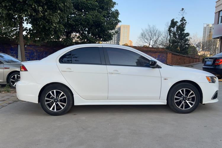 Used Mitsubishi Lancer EX 2016 1.8L CVT Black-and-White Retro Edition Exterior 2