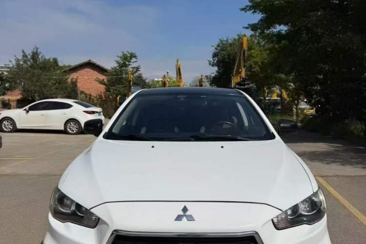 Used Mitsubishi Lancer EX 2016 1.8L CVT Black-and-White Retro Edition Exterior 2
