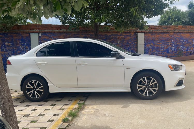 Used Mitsubishi Lancer EX 2016 1.8L CVT Black-and-White Retro Edition Exterior 2