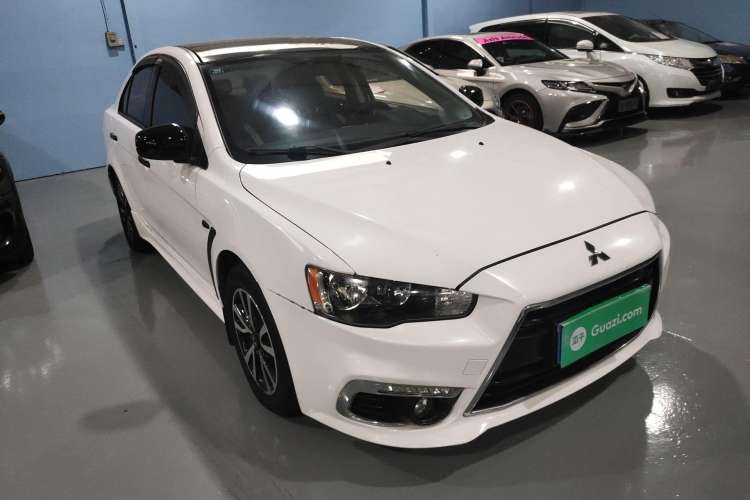 Used Mitsubishi Lancer EX 2016 1.8L CVT Black-and-White Retro Edition Exterior 2