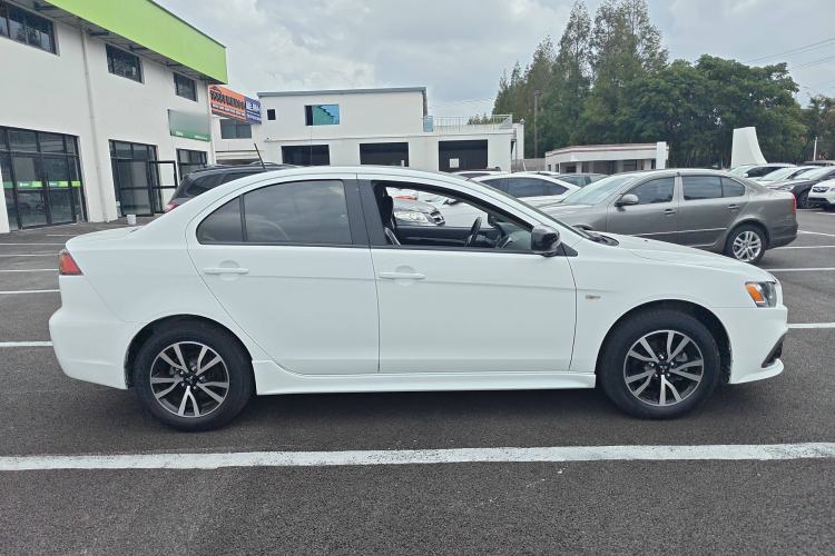 Used Mitsubishi Lancer EX 2016 1.8L CVT Black-and-White Retro Edition Exterior 2