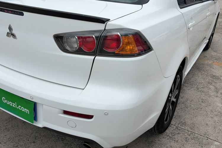 Used Mitsubishi Lancer EX 2016 1.8L CVT Black-and-White Retro Edition Exterior 3