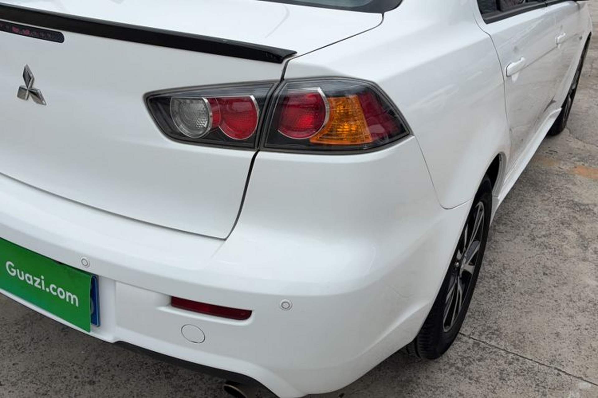 Used Mitsubishi Lancer EX 2016 1.8L CVT Black-and-White Retro Edition Exterior 3
