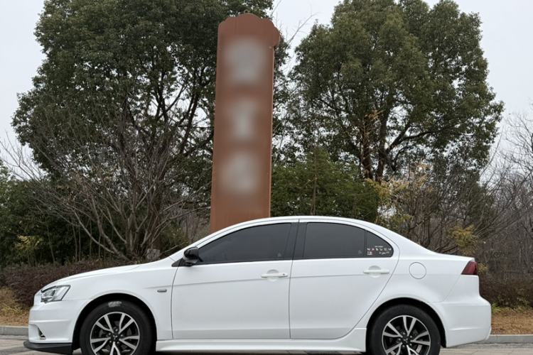 Used Mitsubishi Lancer EX 2016 1.8L CVT Black-and-White Retro Edition Exterior 3