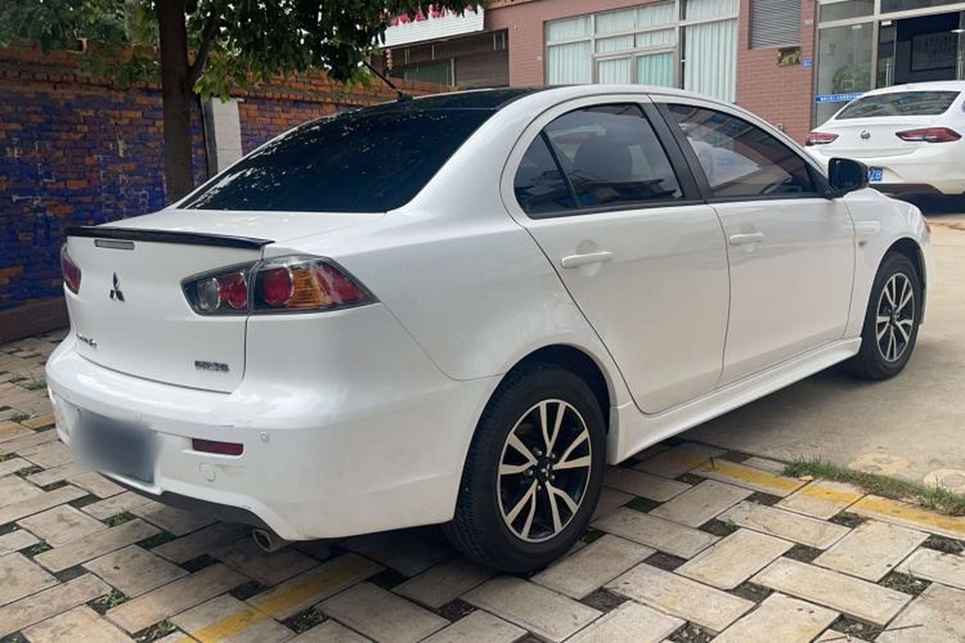 Used Mitsubishi Lancer EX 2016 1.8L CVT Black-and-White Retro Edition Exterior 3