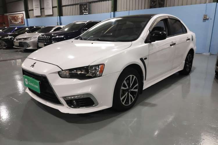 Used Mitsubishi Lancer EX 2016 1.8L CVT Black-and-White Retro Edition Exterior 3