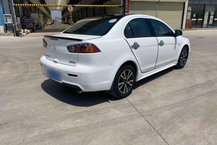Used Mitsubishi Lancer EX 2016 1.8L CVT Black-and-White Retro Edition Exterior 4
