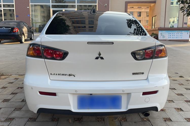 Used Mitsubishi Lancer EX 2016 1.8L CVT Black-and-White Retro Edition Exterior 4