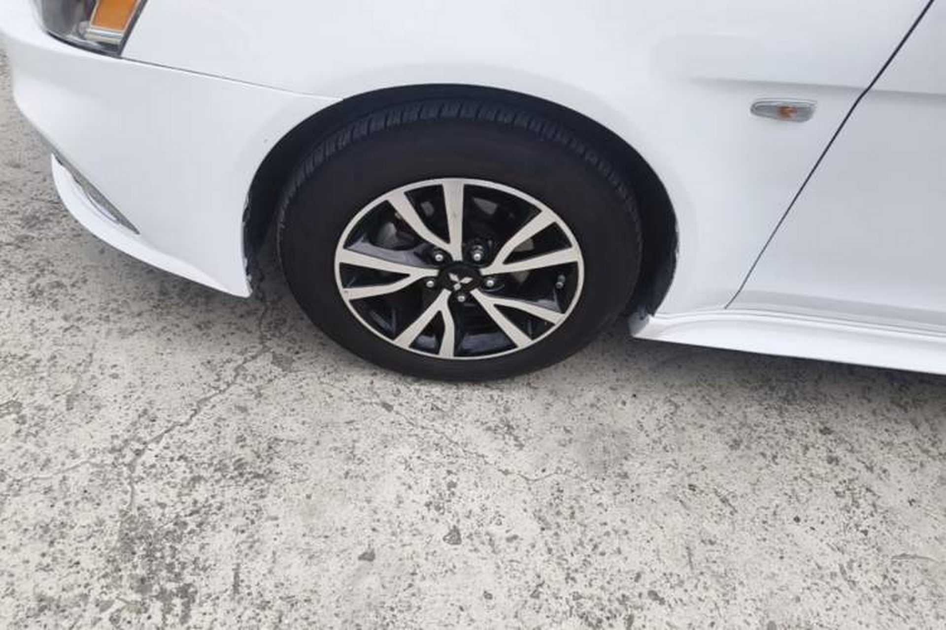 Used Mitsubishi Lancer EX 2016 1.8L CVT Black-and-White Retro Edition Exterior 4