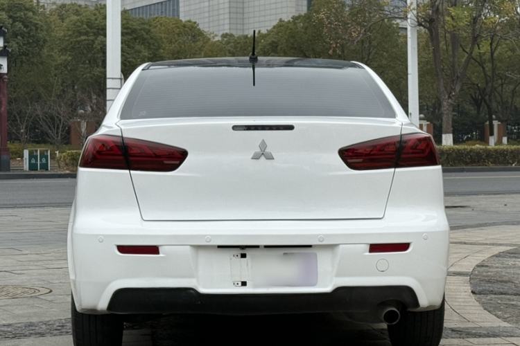 Used Mitsubishi Lancer EX 2016 1.8L CVT Black-and-White Retro Edition Exterior 4
