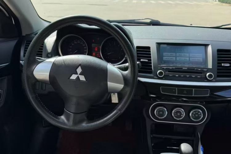 Used Mitsubishi Lancer EX 2016 1.8L CVT Black-and-White Retro Edition Exterior 4