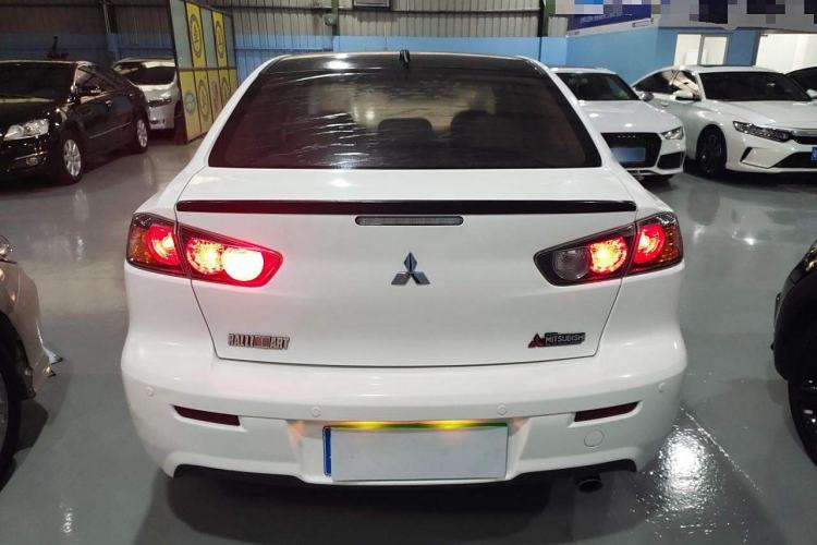 Used Mitsubishi Lancer EX 2016 1.8L CVT Black-and-White Retro Edition Exterior 4