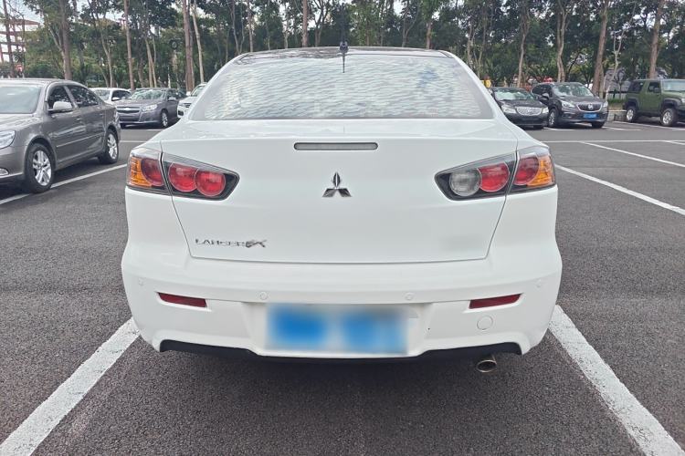Used Mitsubishi Lancer EX 2016 1.8L CVT Black-and-White Retro Edition Exterior 4
